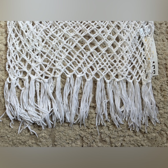 Brand New White Crocheted Beach Coverup L/XL - Picture 2 of 7